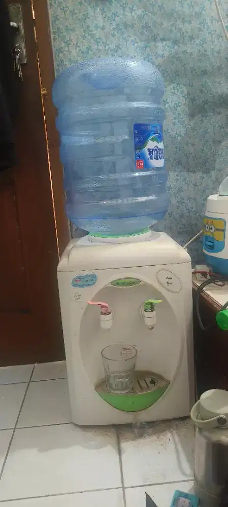 Dispenser + galon Aqua
