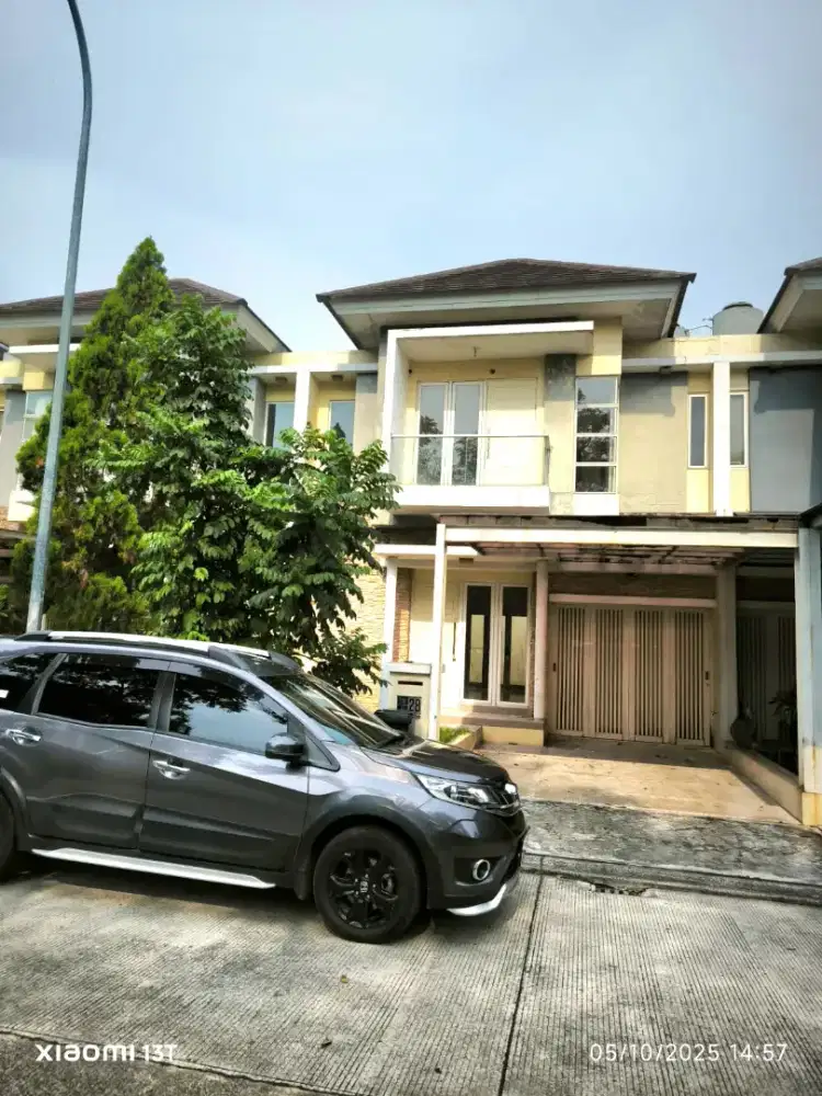 Disewa rumah 2 lantai di asera one west Harapan Indah Bekasi