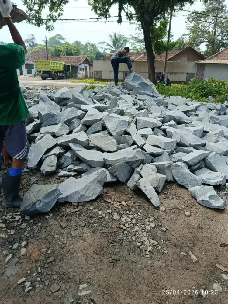 batu belah pondasi
