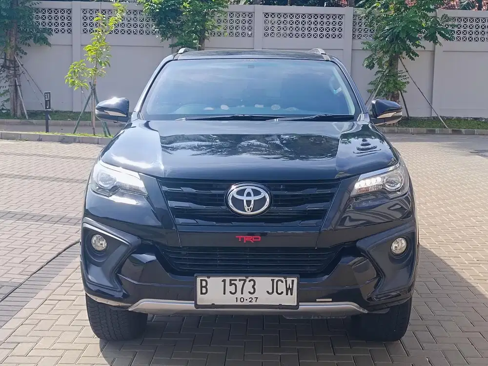 TOYOTA FORTUNER VRZ 2.4 TRD AT DIESEL 2017 HITAM