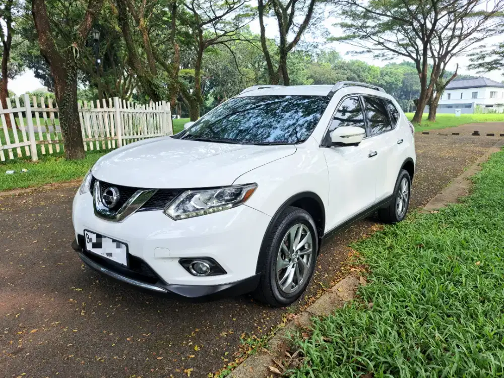 NISSAN XTRAIL 2.5 AUTOMATIC 2015 PUTIH X-TRAIL