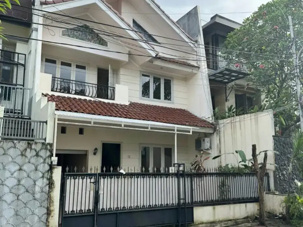 Disewakan Rumah 2 Lantai di Kawasan Premium Pondok Indah Dekat PIM dan Akses Tol