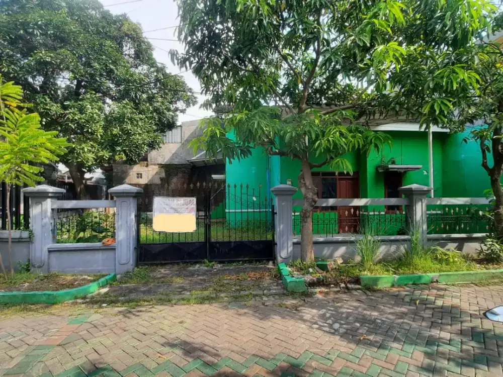 Rumah Pojok Tanahnya LUAS, Perum Puri Indah, Tengah Kota Sidoarjo