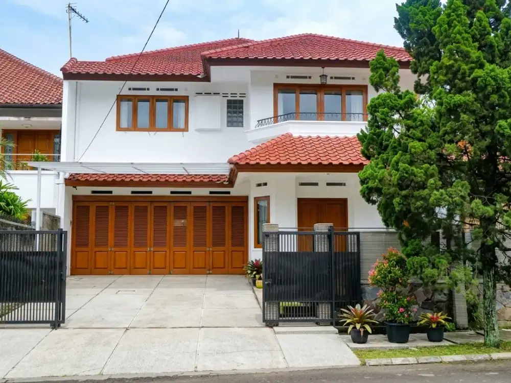 Rumah Villa Mewah di Dago Asri Bandung – Asri, Tenang & Privat