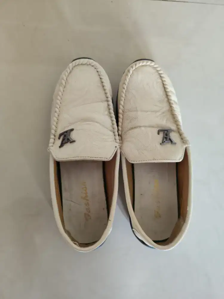 Sepatu pria YSL