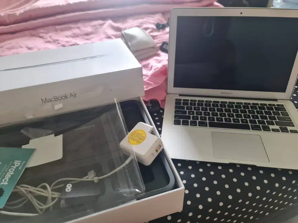 MacBook Air 2017 - 80% like new