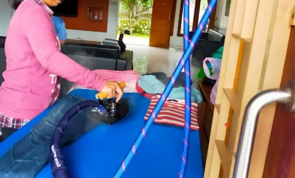 Tukang Gosok setrika uap laundry
