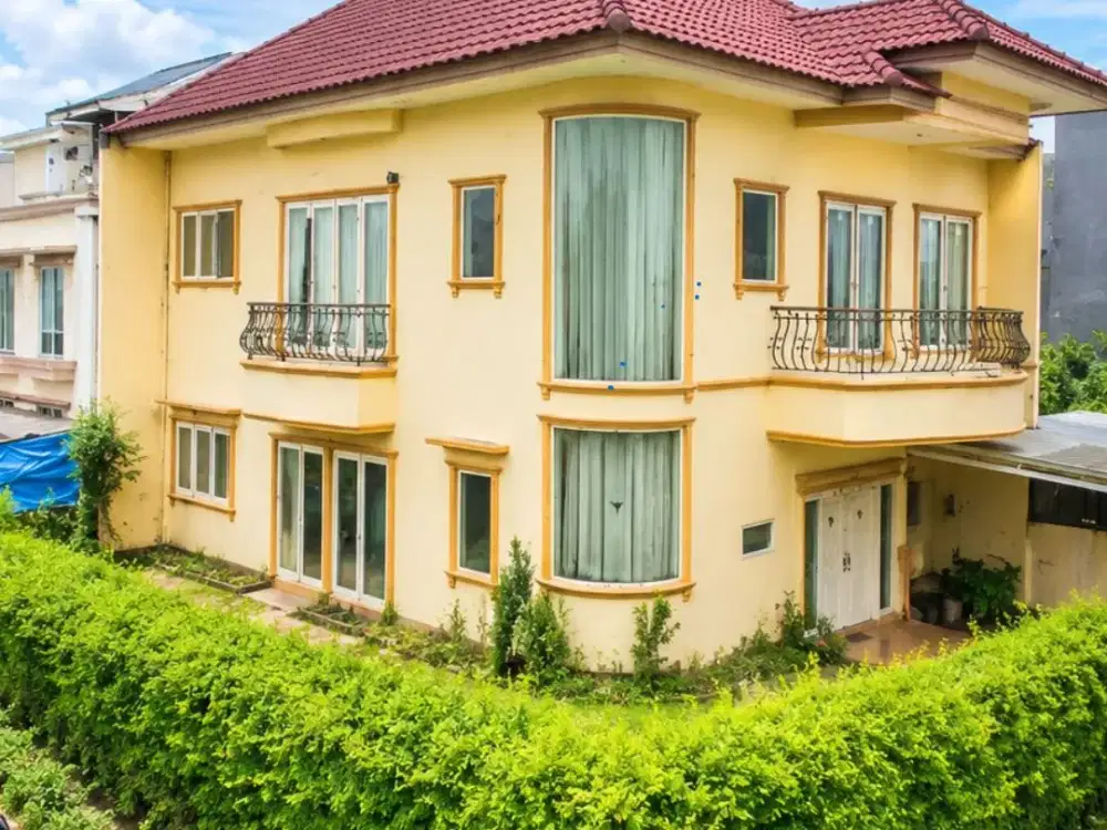 ANA DISEWAKAN RUMAH HOEK UK 10X15M DI KOMPLEK JELAMBAR