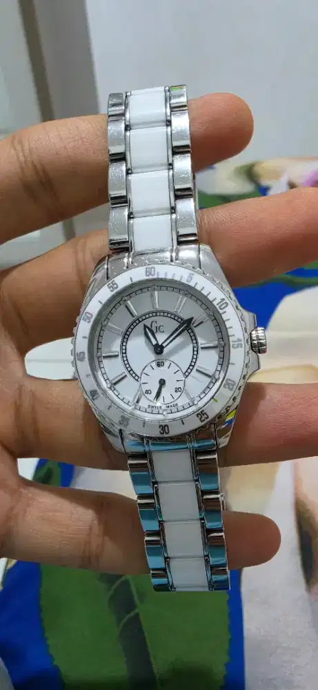 JAM TANGAN GUESS COLLECTION I29005L1
