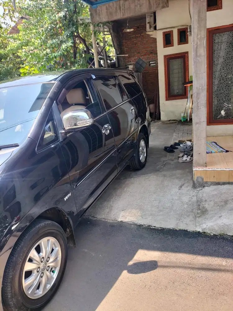 Toyota Kijang Innova 2011 Bensin