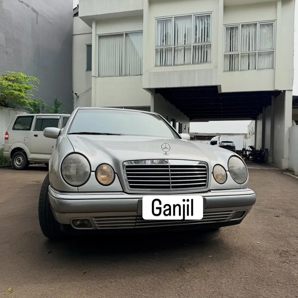 Mercedes-Benz E320 1997 Bensin