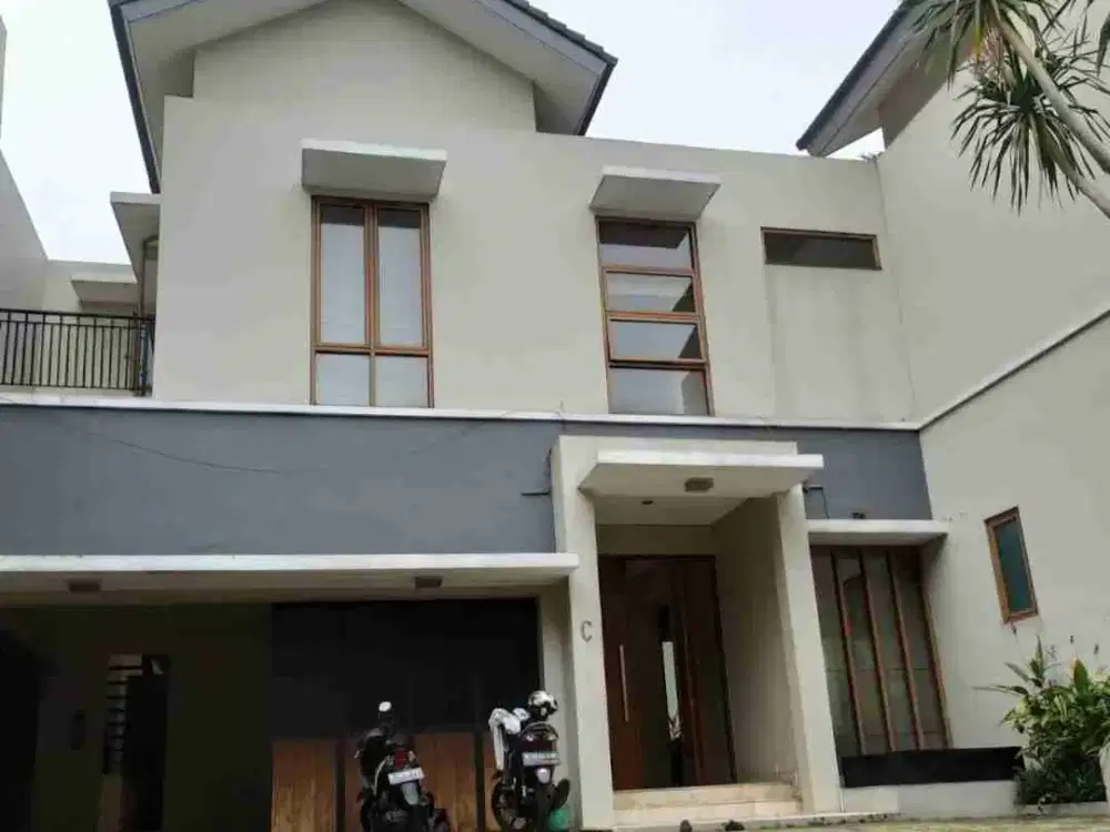 Disewakan Rumah Compound di Pejaten 5 Kamar Tidur