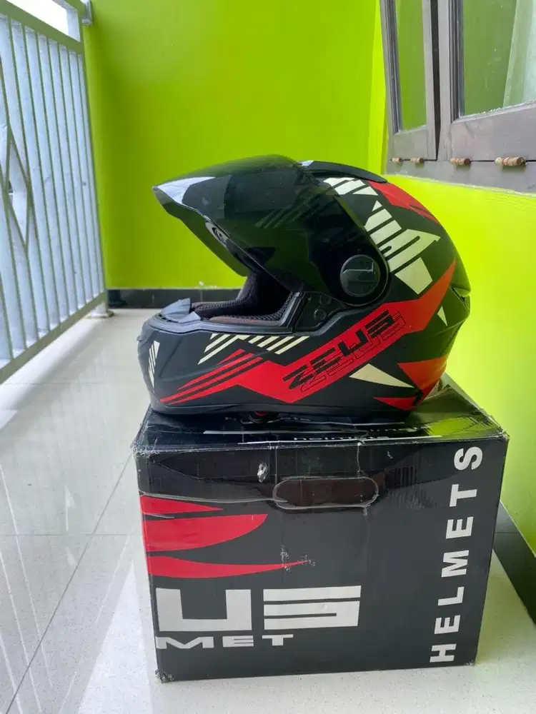 JUAL HELM ZEUS ZS811 SIZE L