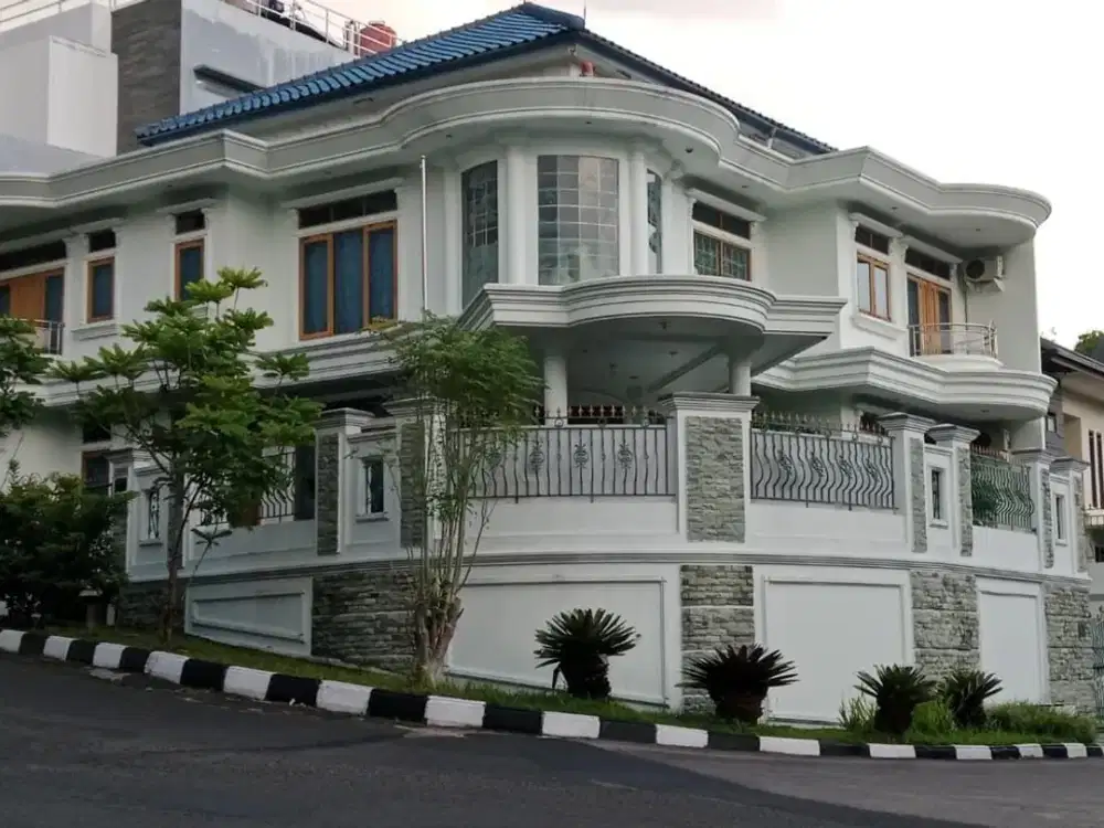 Jual Rumah Mewah di Kompleks Elit Setra Duta, Halaman Luas & Strategis