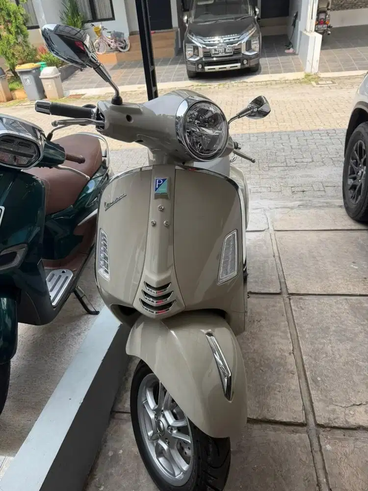 VESPA GTS 150cc NEW KM 200 perak
