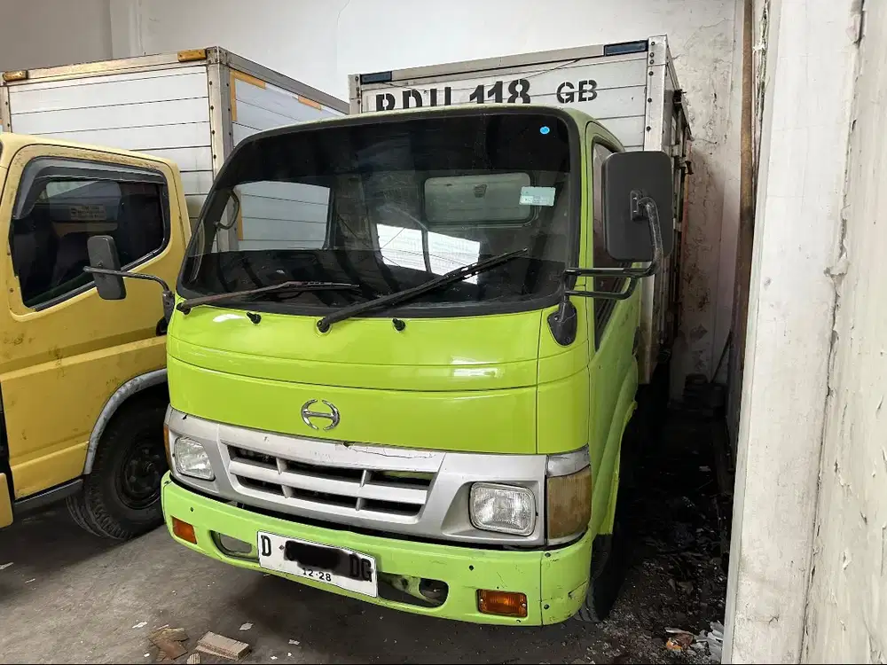 Hino Dutro Engkel 2008 box truck diesel cde long cdd fuso truk colt FE