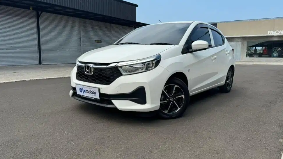 DP MURAH Honda Brio Satya 1.2 E Bensin-AT 2023 Putih CAKLD
