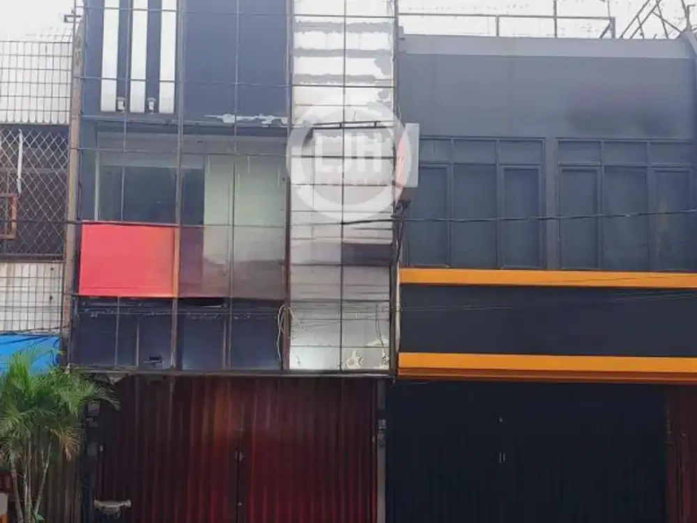 Ruko Disewakan Sudah Tinggi Dari Jalan di Boulevard Raya, Kelapa Gading, Jakarta Utara