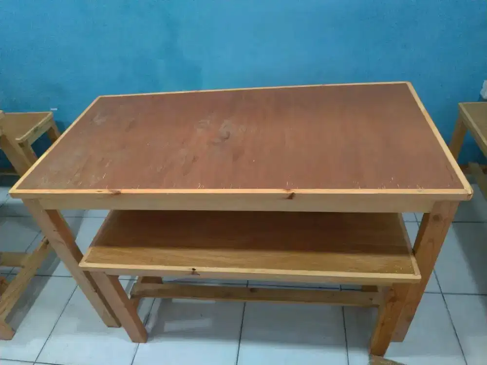 Meja dan kursi bakso