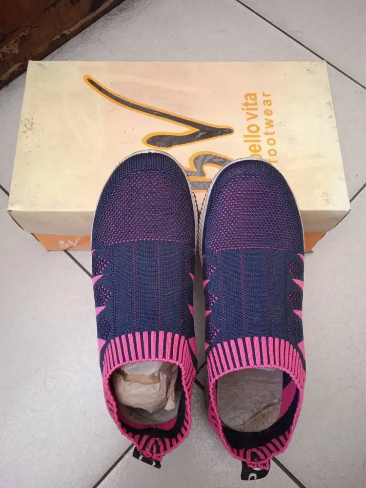 PRELOVED - Sepatu Sport Wanita - Sport Shoes - Sneaker - Bekas