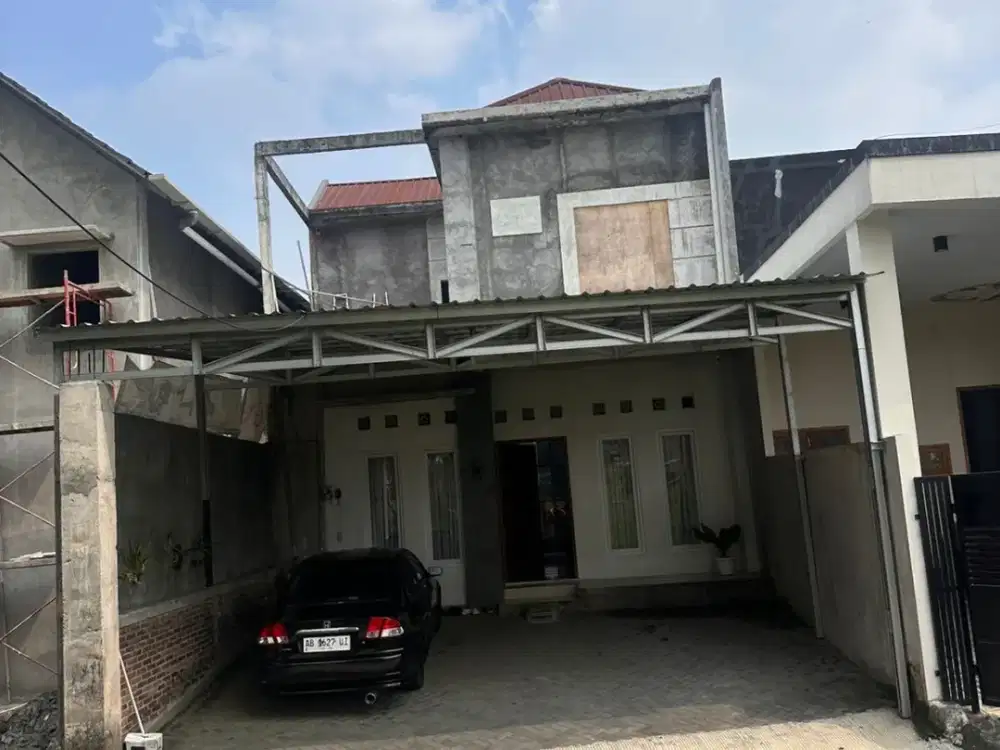 Rumah 2 lantai siap huni murah di utara pasar Rejodani jalan palagan