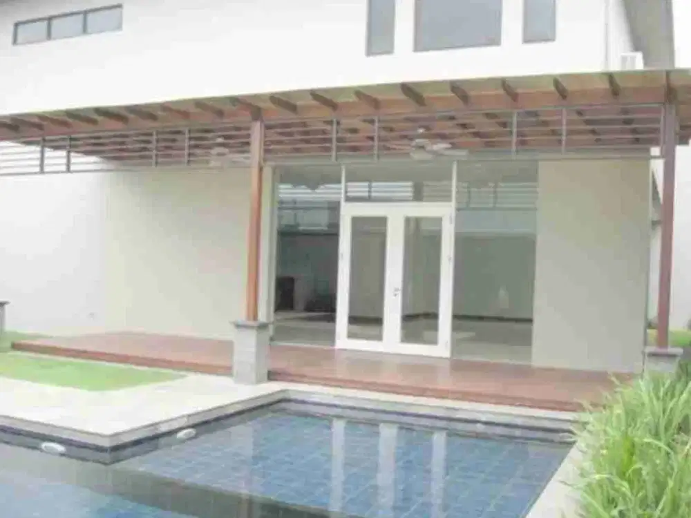 Disewakan Rumah Compund di Cilandak 4 Kamar Tidur