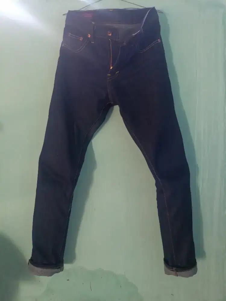 Raw denim accent selvedge