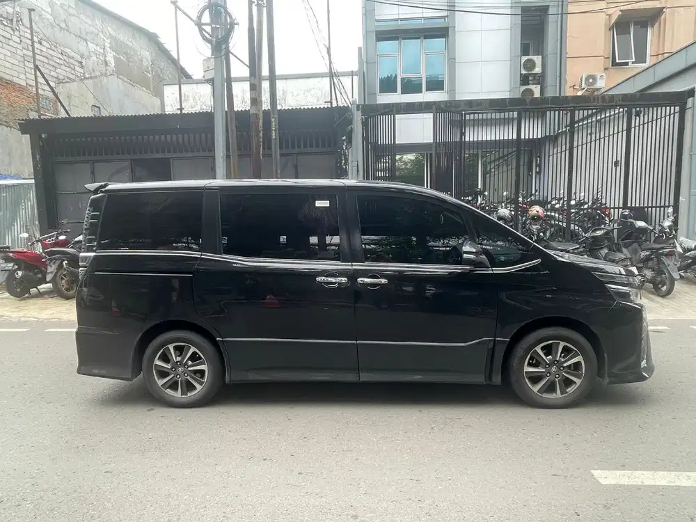 Toyota Voxy 2021 (rangka 2020)