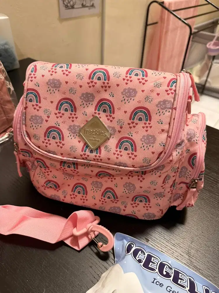 Tas Asip Cooler Bag merk Freckles tas tahan dingin