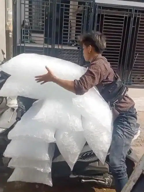 Karyawan es batu