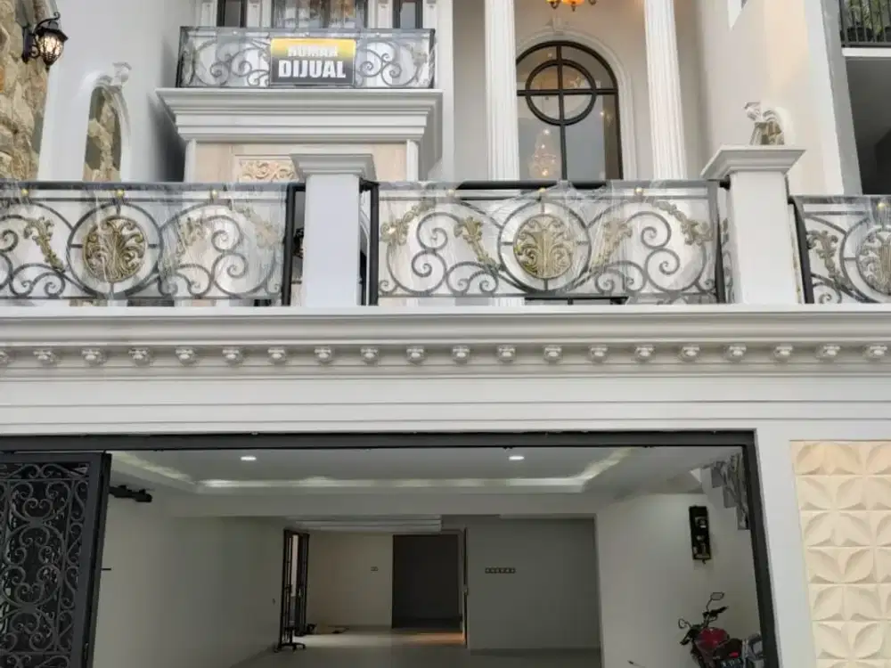 Rumah Ada Kolam Renang Murah di Mampang Prapatan Jakarta Selatan