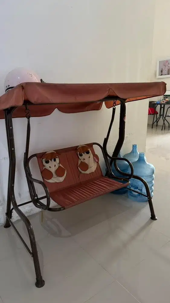 Ayunan anak dalam rumah dn taman