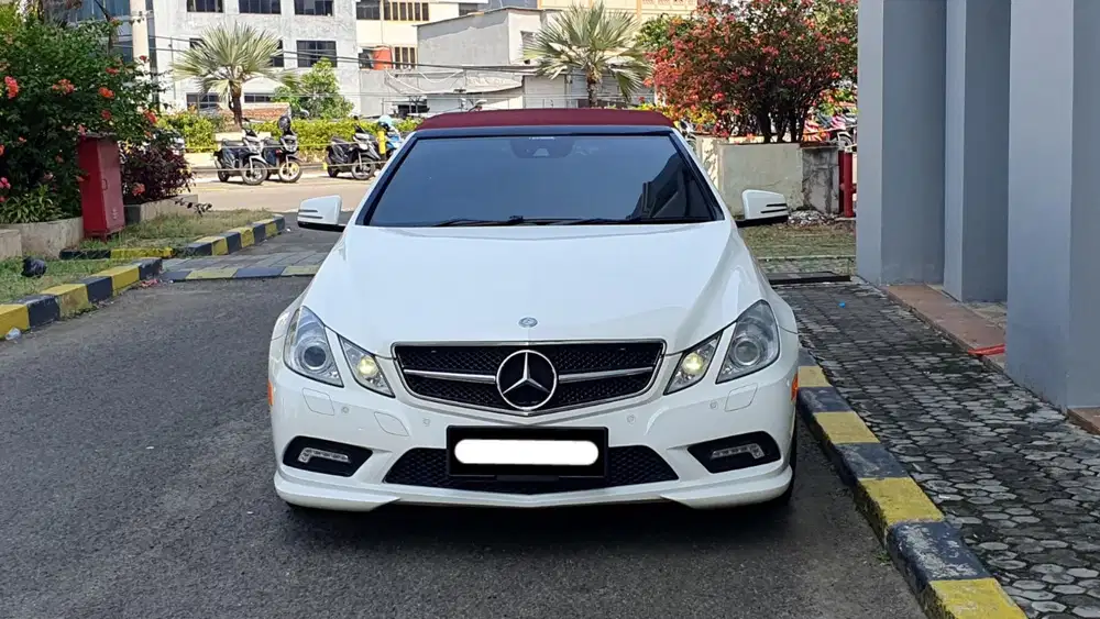 Mercedes benz mercy e250 cabrio amg 2011 putih