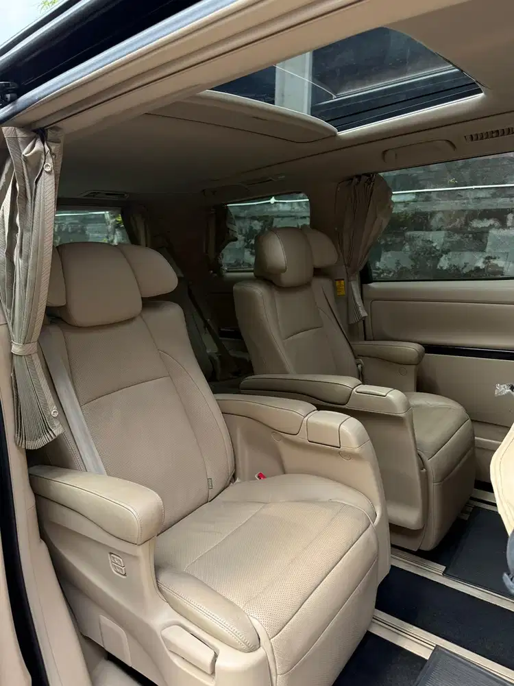 Toyota Alphard 2.4G 2012 Tangan 1