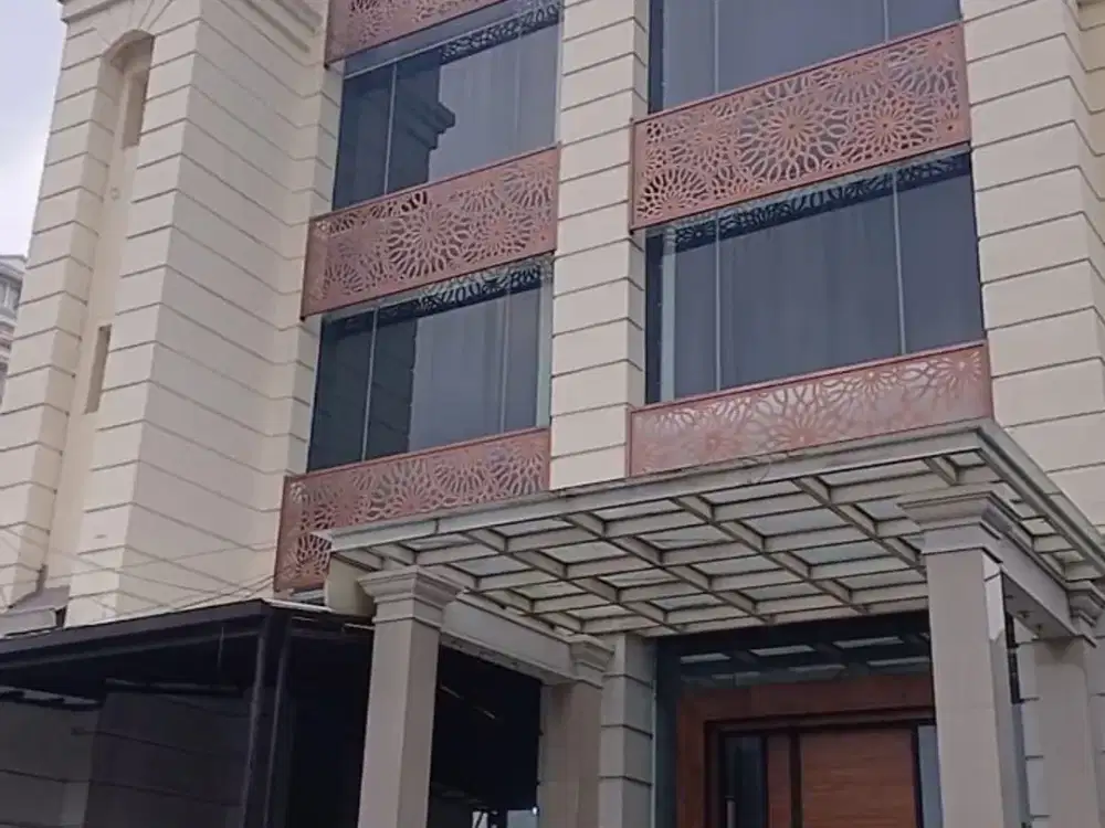 Disewakan Gedung 1½ Lantai di Kemang, Jakarta Selatan