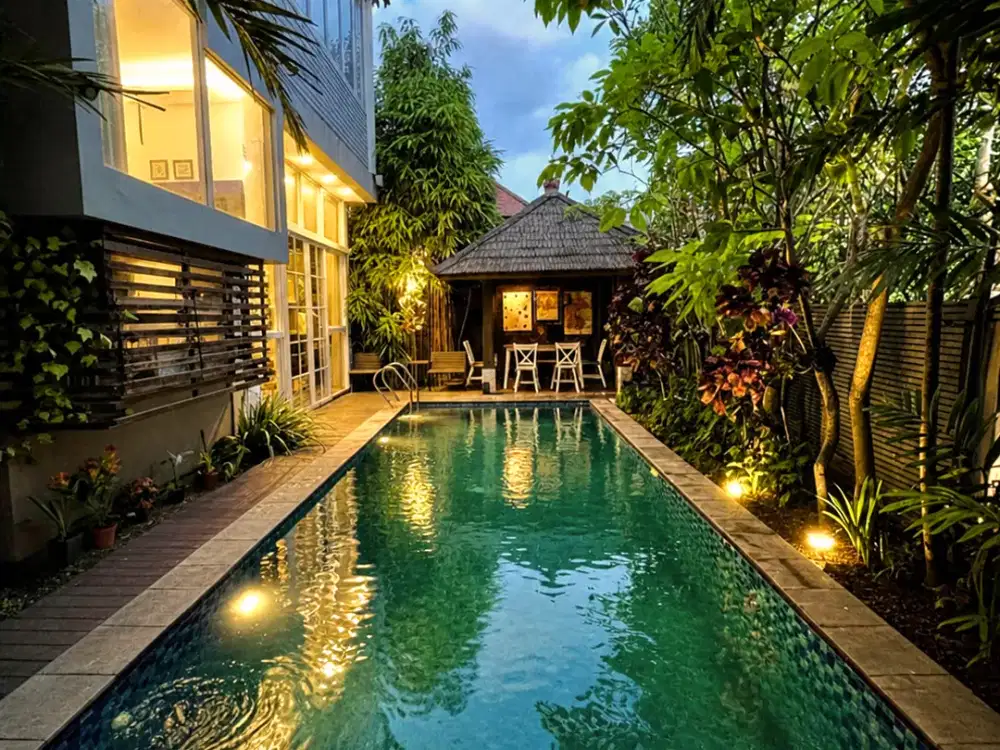 Puspita Loka Bangunan Mandiri , Hoek dilengkapi dengan swimming pool