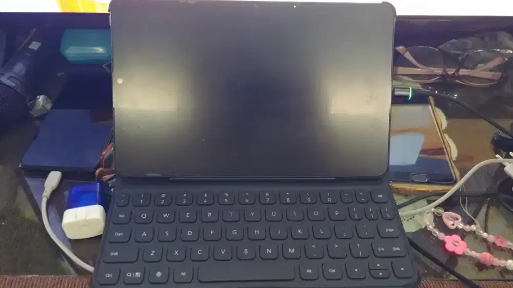 Di jual huawei matepad 10.4 preloved include Mag keyboard