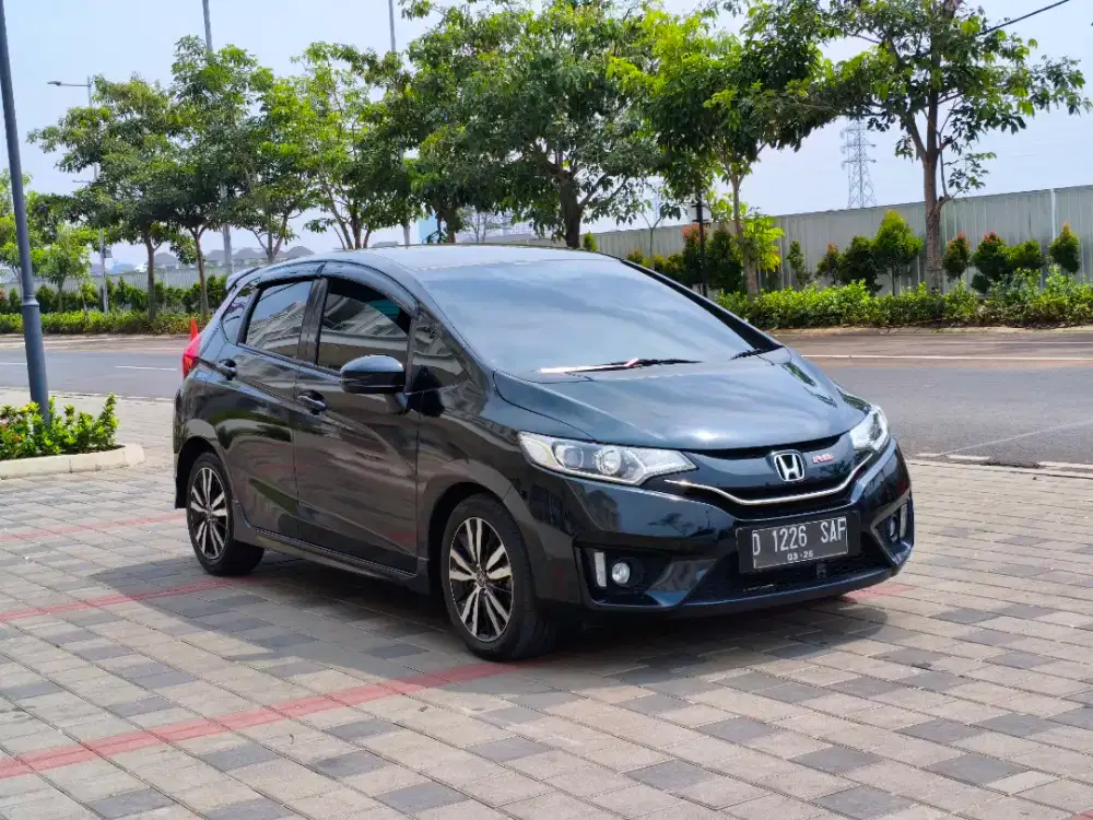 Dp 5jt - Honda Jazz RS Matic 2017 Warna Hitam