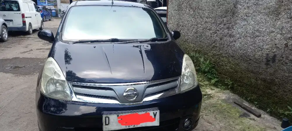 Dijual cepat, Nissan Livina XR AT 2011 (matic 2 baris)