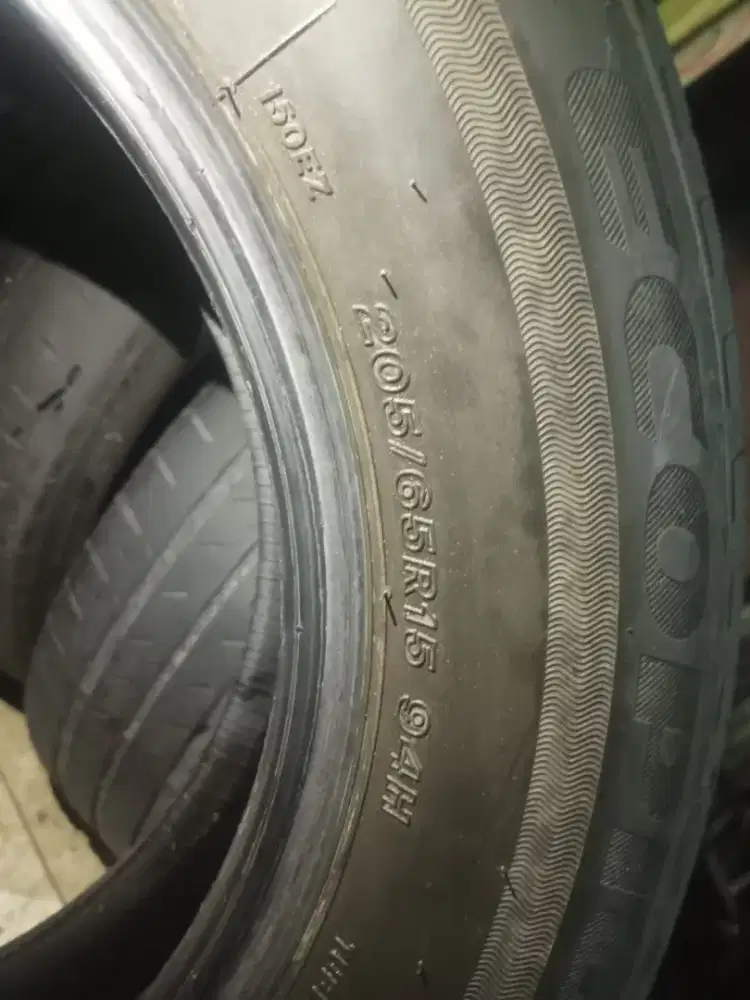 Ban mobil Bridgestone bekas