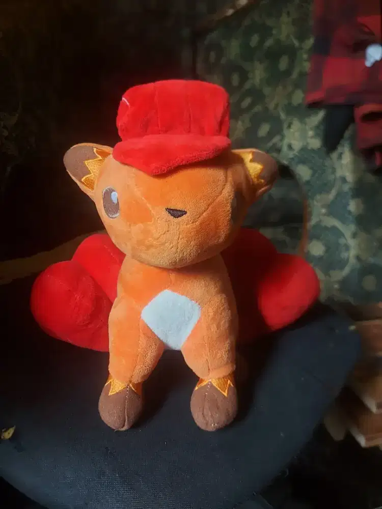 P0kemon vulpix 8inch