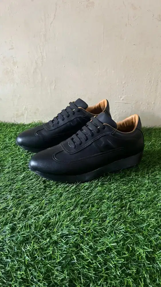 Sepatu pria hervas mewah
