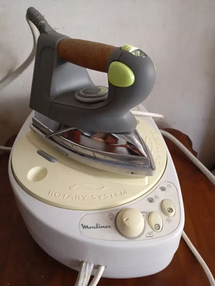 Gosokan uap MOULINEX type CM3