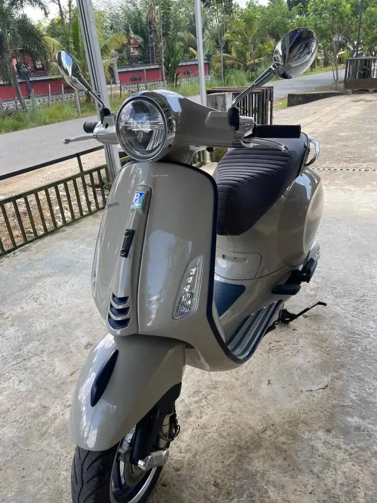 Vespa primavera 150cc beige