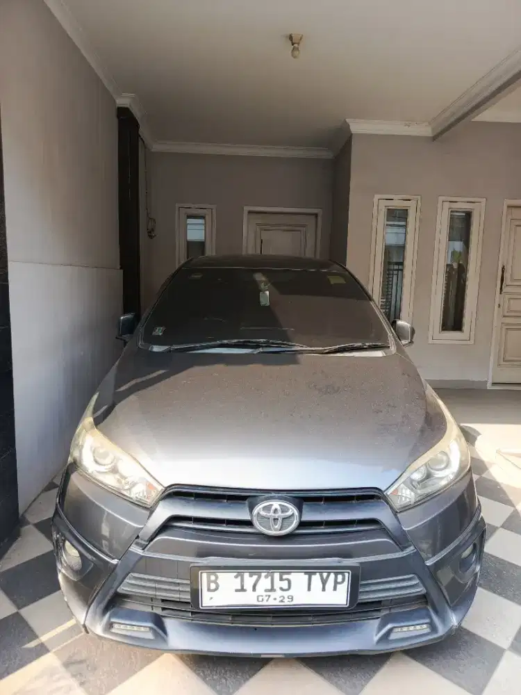 JUAL YARIS ABU 2014 (manual)