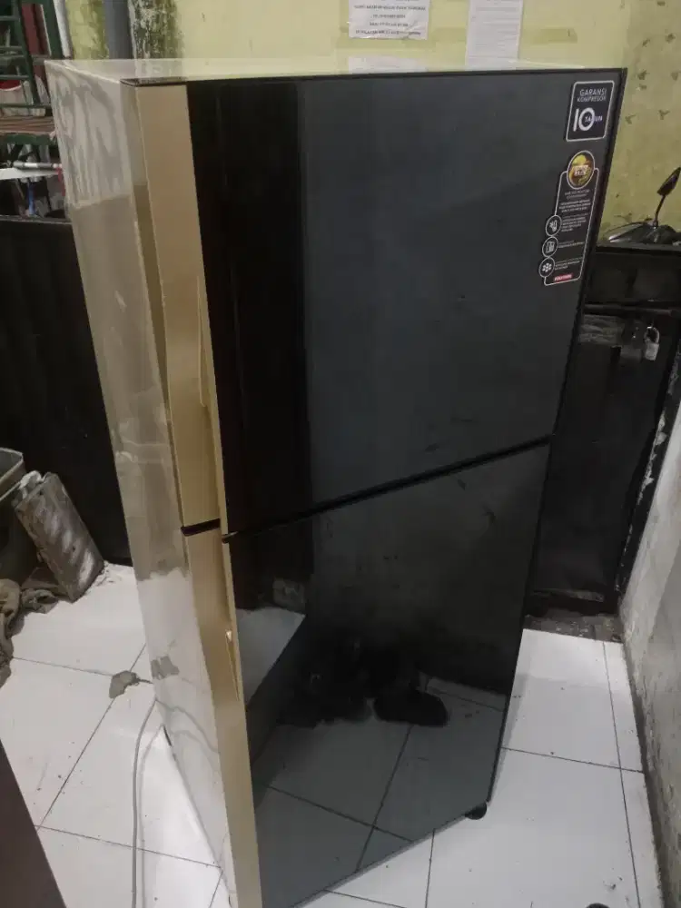 KULKAS POLYTRON 2PINTU SEMI INVERTER