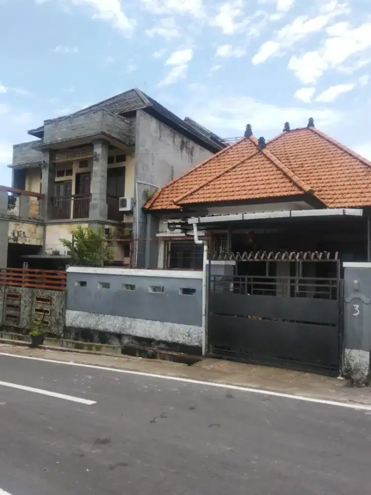 Jual rumah lantai 1 di Jl Bulu Indah Denpasar Bali