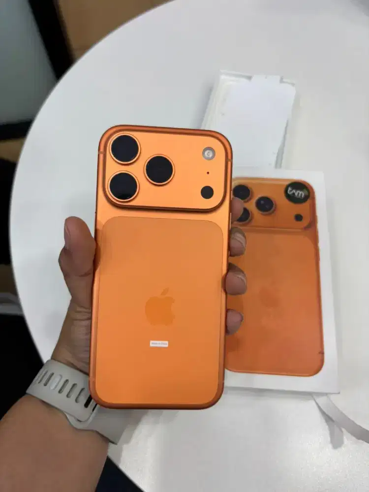 Iphone 17 PM orange
