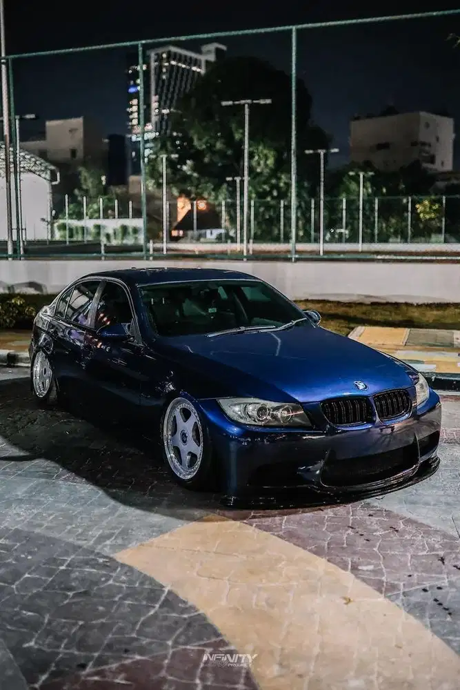 BMW E90 320i CKD AT