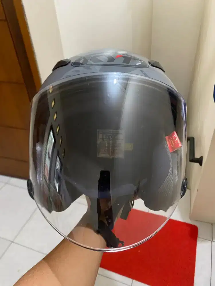 Helm KYT abu abu